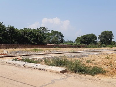 Giao dịch đất nền cần kiểm tra kỹ hồ sơ pháp lý. Ảnh: Thành Nguyễn