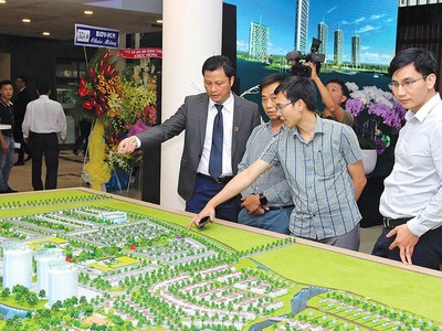 Không ít dự án bất động sản vẫn thu hút sự quan tâm của nhà đầu tư.