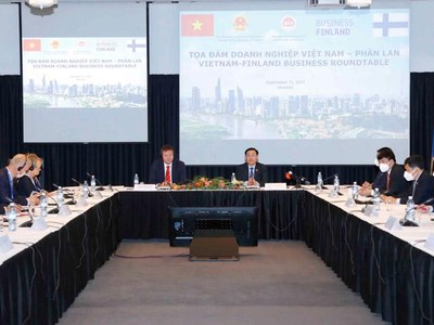 Chủ tịch Quốc hội Vương Đình Huệ dự Tọa đàm Doanh nghiệp Việt Nam – Phần Lan (Ảnh - TTXVN) 