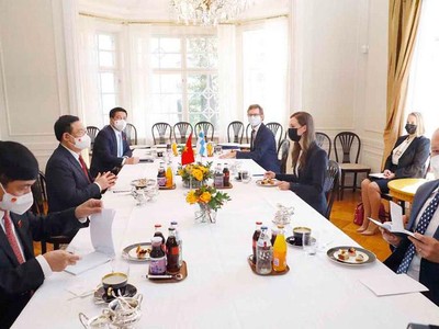 Chủ tịch Quốc hội Vương Đình Huệ đã hội kiến với Thủ tướng Phần Lan Sanna Marin (Ảnh - Quochoi.vn) 