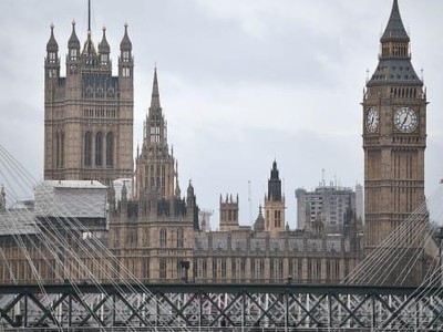 Về lý thuyết, các khoản vay được chuyển thành cổ phần sẽ cho phép chính phủ Anh thu hồi vốn đầu tư sau này. Ảnh: AFP