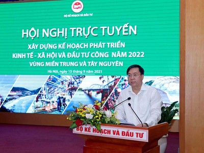 Thứ trưởng Bộ Kế hoạch và Đầu tư Trần Duy Đông chủ trì hội nghị với 19 địa phương Vùng miền Trung và Vùng Tây Nguyên sáng 15/9