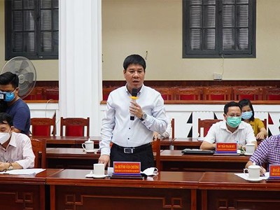 PGS.TS. Huỳnh Văn Chương, Bí thư Đảng ủy, Chủ tịch Hội đồng Đại học Huế nêu ra những kiến nghị tại cuộc họp.