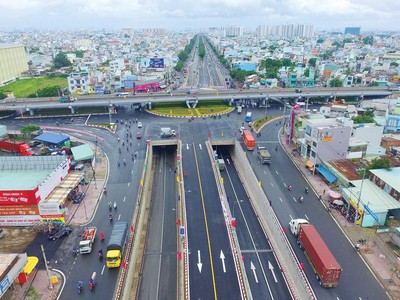 Hạ tầng kết nối khu vực TP.HCM và huyện Củ Chi. Ảnh Lê Toàn 
