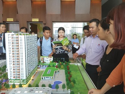 Nhu cầu lớn, nhưng rất ít người thu nhập trung bình có thể tiếp cận được nhà ở xã hội. Ảnh: Việt Dương 