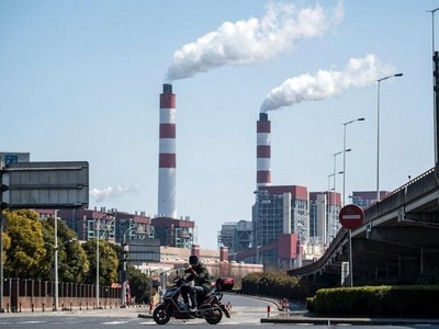 Nhiều nhà máy nhiệt điện ở Trung Quốc rơi vào cảnh bí bách khi giá than tăng kỷ lục và không có cách nào đẩy giá sang cho người tiêu thụ điện. Ảnh: AFP