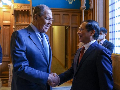 Bộ trưởng Ngoại giao Bùi Thanh Sơn hội đàm với Bộ trưởng Ngoại giao Nga Sergei Lavrov (Ảnh: BNG)