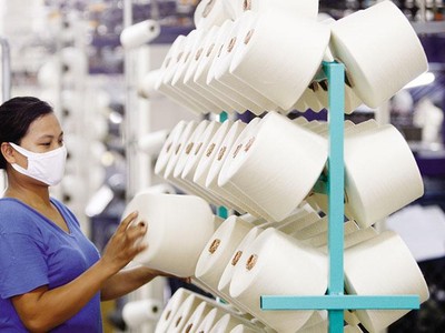 Điều doanh nghiệp cần nhất trong lúc này là hỗ trợ thanh khoản và giảm lãi suất mạnh hơn nữa. Ảnh: Đức Thanh