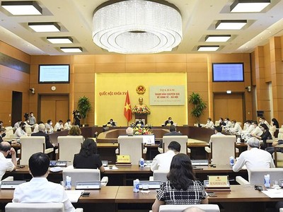 Nhận định chung của các chuyên gia tại Tọa đàm là cần chuyển sang mô hình thích ứng, sống chung an toàn với Covid-19