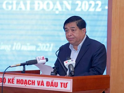 Bộ trưởng Bộ Kế hoạch và Đầu tư Nguyễn Chí Dũng khẳng định, Việt Nam cần phải xây dựng Chương trình phục hồi và phát triển kinh tế, để không “lỡ nhịp” khi bước vào “trạng thái bình thường mới”