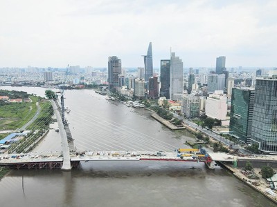 Cầu Thủ Thiêm 2 hợp long góp phần mang đến sự tích cực cho thị trường bất động sản trong khu vực. Ảnh: Lê Toàn