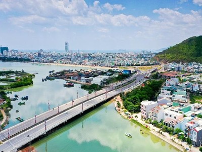 TP Quy Nhơn, Bình Định - nhìn từ phía Đông sang. Ảnh Nguyễn Dũng