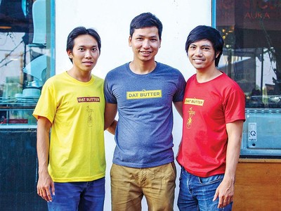 Trần Đăng Đạt (đứng giữa) cùng đội ngũ sáng lập Đạt Butter.