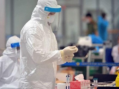 Mở cửa lại là giải pháp để kinh tế từng bước vượt qua khó khăn. 