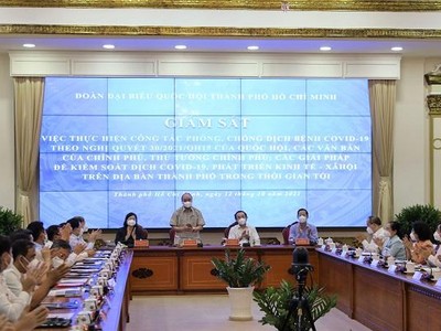 Chủ tịch nước Nguyễn Xuân Phúc cùng Đoàn đại biểu Quốc hội TP.HCM làm việc với HĐND, UBND TP.HCM vào chiều 12/10. (Ảnh: TTBC)