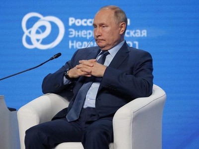 Tổng thống Nga Vladimir Putin tham dự phiên thảo luận tại diễn đàn quốc tế Tuần lễ Năng lượng Nga tổ chức vào ngày 13/10 tại Moscow. Ảnh: AFP