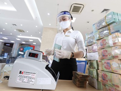 Lợi nhuận ngành ngân hàng được đóng góp không nhỏ từ nguồn thu ngoài lãi. Ảnh: Dũng Minh