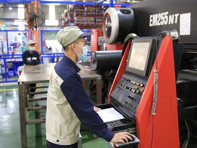 Doanh nghiệp tại nhiều tỉnh, thành phố đang tăng tốc nối lại sản xuất.