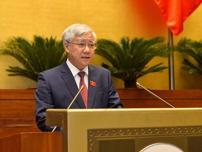 Chủ tịch Uỷ ban Trung ương Mặt trận Tổ quốc Việt Nam (MTTQ) Đỗ Văn Chiến báo cáo Quốc hội trong phiên khai mạc kỳ họp thứ hai, sáng 20/10.