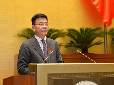 Bộ trưởng Bộ Tư pháp Lê Thành Long báo cáo về công tác thi hành án năm 2021.