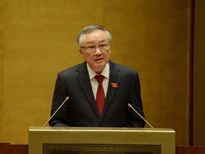 Chánh án Tòa án nhân dân tối cao Nguyễn Hòa Bình báo cáo công tác tại Quốc hội .