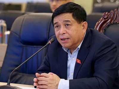 Bộ trưởng Nguyễn Chí Dũng trao đổi với Chủ nhiệm Văn phòng Chính phủ UAE tại buổi làm việc trực tuyến. Ảnh: Minh Trang