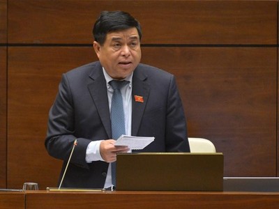 Bộ trưởng Bộ Kế hoạch và Đầu tư Nguyễn Chí Dũng phát biểu cuối phiên thảo luận.