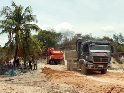 Thi công tuyến đường Trì Bình – cảng Dung Quất, đoạn qua địa bàn xã Bình Chánh - Hình ảnh ghi nhận vào năm 2019. (Ảnh: Báo Quảng Ngãi).