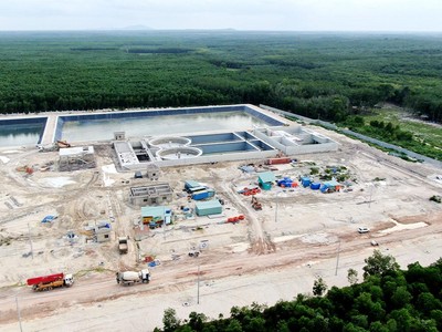 Đẩy mạnh thi công cơ sở hạ tầng ở các khu công nghiệp. Ảnh: Thành Nguyễn 