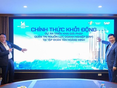 Ông Đỗ Anh Dũng - Chủ tịch, Tổng giám đốc Tập đoàn Tân Hoàng Minh và ông Trương Gia Bình - Chủ tịch HĐQT Tập đoàn FPT chạm tay khởi động dự án