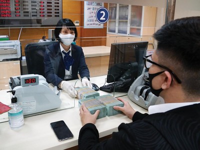 Tính đến tháng 9/2021, khoảng 13 ngân hàng đã được nới room tín dụng, song cũng đã sử dụng hết. Ảnh: Dũng Minh