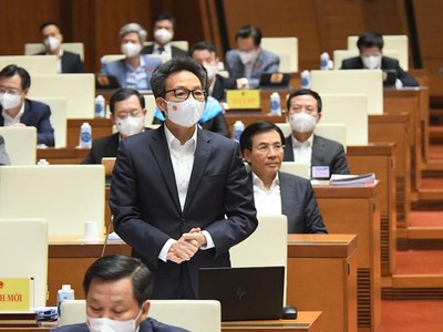 Phó thủ tướng Vũ Đức Đam tham gia trả lời chất vấn trước Quốc hội, sáng 11/11.
