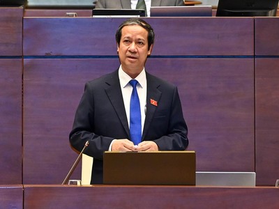 Bộ trưởng Nguyễn Kim Sơn trả lời chất vấn sáng 11/11/2021.