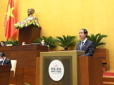 Bộ trưởng Bộ Giáo dục và Đào tạo Nguyễn Kim Sơn trả lời chất vấn