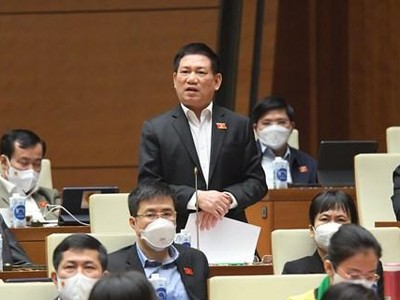 Bộ trưởng Hồ Đức Phớc trong phiên chất vấn sáng ngày 12/11.