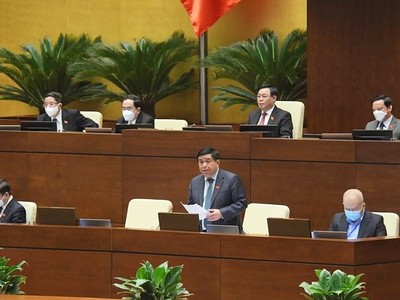 Bộ trưởng Bộ Kế hoạch và Đầu tư Nguyễn Chí Dũng trong phiên chất vấn và trả lời chất vấn chiều 11/11/2021.