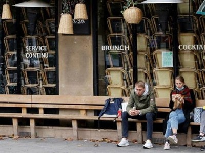 Covid-19 tiềm ẩn những biến số khó lường đối với nền kinh tế EU. Ảnh: AFP