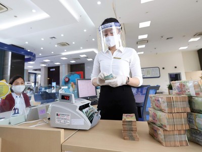 Dịch bệnh khiến nợ xấu tại các ngân hàng tăng nhanh. Ảnh: Dũng Minh