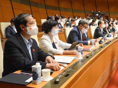 Nghị quyết về Kế hoạch Phát triển kinh tế - xã hội năm 2022 đã được Quốc hội thông qua với 100% đại biểu nhấn nút thuận