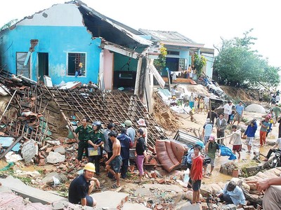 Lũ ống, lũ quét gây thiệt hại nặng nề tại thôn Phước Thiện (xã Bình Hải, Bình Sơn, Quảng Ngãi) mùa mưa lũ năm 2020
