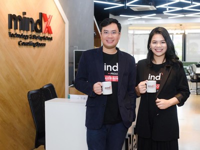 Tùng Nguyễn, Hà Nguyễn tại văn phòng MindX ở Hà Nội (Nguồn: DNCC).