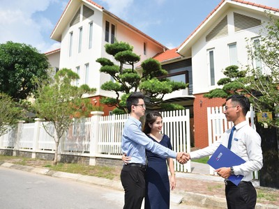 Các ngân hàng vẫn đang nỗ lực giảm lãi vay cho khách hàng. Ảnh: Dũng Minh