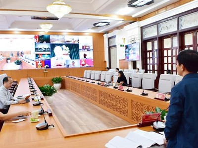 Chủ tịch UBND tỉnh Thừa Thiên Huế Nguyễn Văn Phương phát biểu chỉ đạo tại điểm cầu UBND tỉnh.