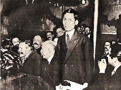 Nguyễn Ái Quốc tại Đại hội lần thứ XVIII của Đảng Xã hội Pháp ở Tours, tháng 12/1920.