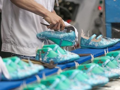 Mỹ là thị trường xuất khẩu giày dép lớn nhất của Việt Nam, với kim ngạch 11 tháng đạt hơn 5,5 tỷ USD, tăng 18% so với cùng kỳ.