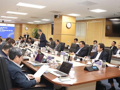 Ngày 4/12/2021 tại Hà Nội, Tập đoàn Điện lực Việt Nam (EVN) đã có buổi làm việc với Tập đoàn Công nghiệp Than - Khoáng sản Việt Nam (TKV) về tình hình cung cấp than cho sản xuất điện năm 2021 và chuẩn bị kế hoạch cung cấp than cho nhà máy nhiệt điện của EVN năm 2022.