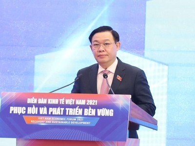 Chủ tịch Quốc hội Vương Đình Huệ phát biểu bế mạc Diễn đàn Kinh tế Việt Nam 2021. (Ảnh : Duy Linh).
