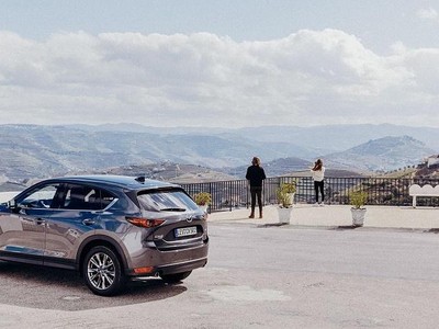 Mazda CX-5 cũng đang được ưu đãi giá đến 22 triệu đồng và khách hàng chỉ cần trả trước từ 168 triệu đồng