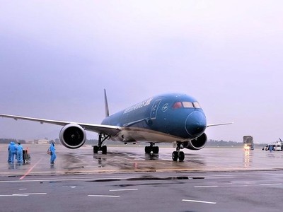 Chuyến bay thẳng của Vietnam Airlines từ San Francisco (Mỹ) hạ cánh xuống sân bay Đà Nẵng hôm 1/12/2021.