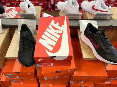 Nike có xu hướng cắt giảm ngày càng nhiều các nhà bán lẻ truyền thống mà họ từng hợp tác trong những năm gần đây. Ảnh: AFP